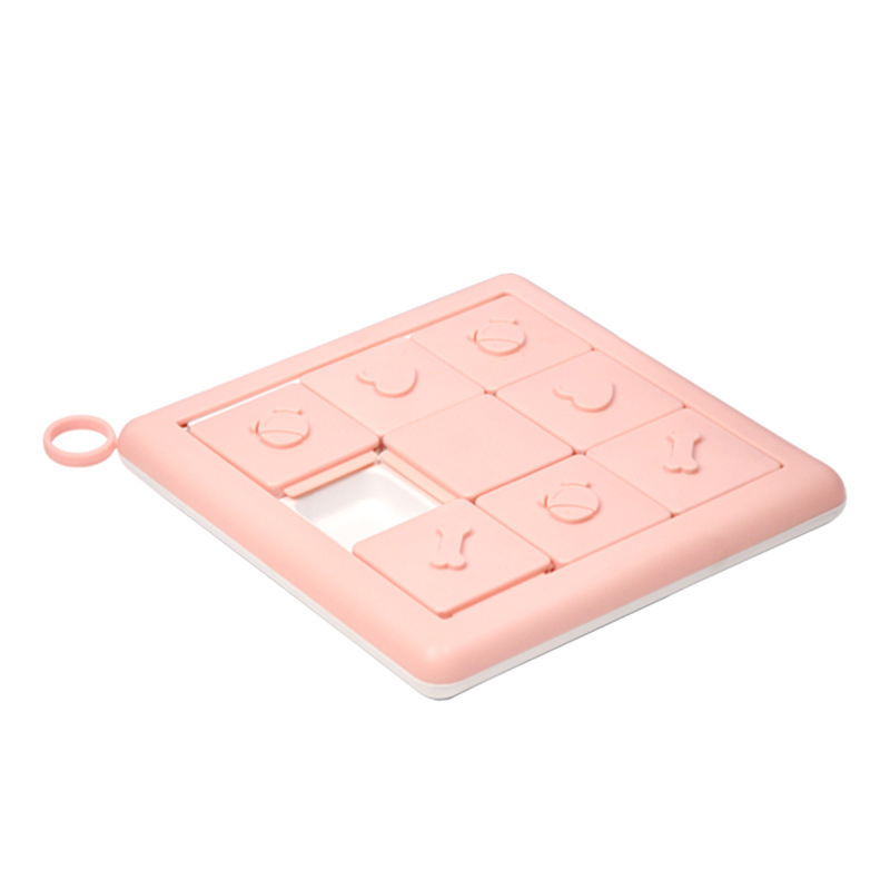 Câini de companie care hrănesc jucărie puzzle